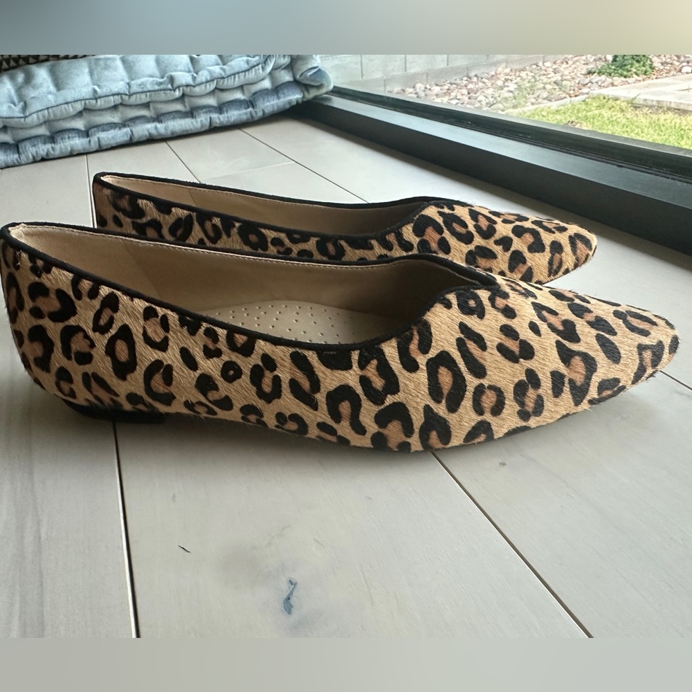 *SOLD* New Vaneli Animal Print Flats - Picture 2 of 10